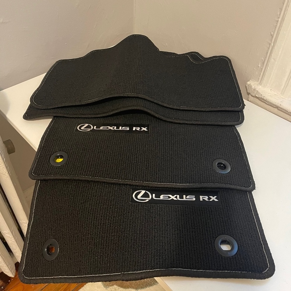 Lexus RX 450 2023 floor mat